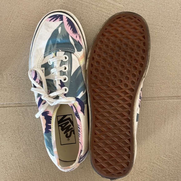 Hawaiian vans - Picture 2 of 2